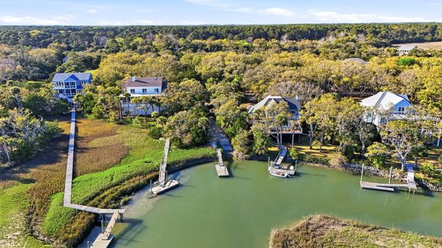 831 Hammocks Way, Edisto Island, SC 29438