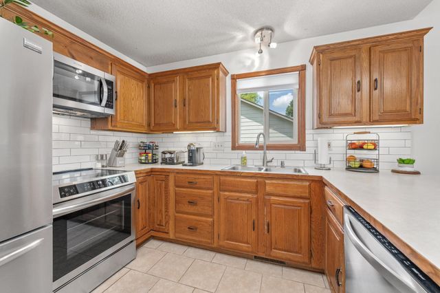 7307 W Barrington Ct, Wichita, KS 67212