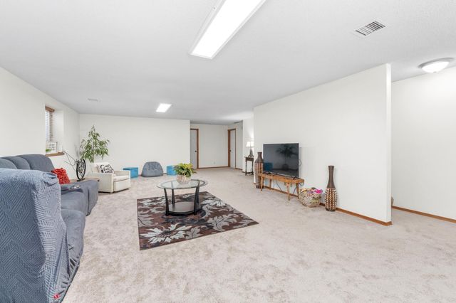 7307 W Barrington Ct, Wichita, KS 67212