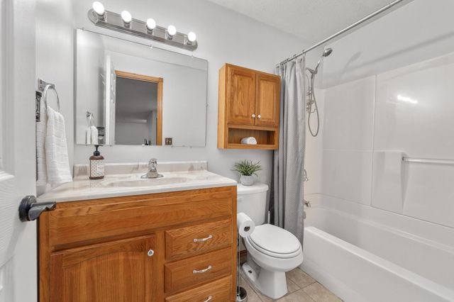 7307 W Barrington Ct, Wichita, KS 67212