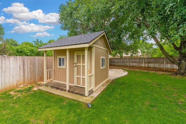 7307 W Barrington Ct, Wichita, KS 67212