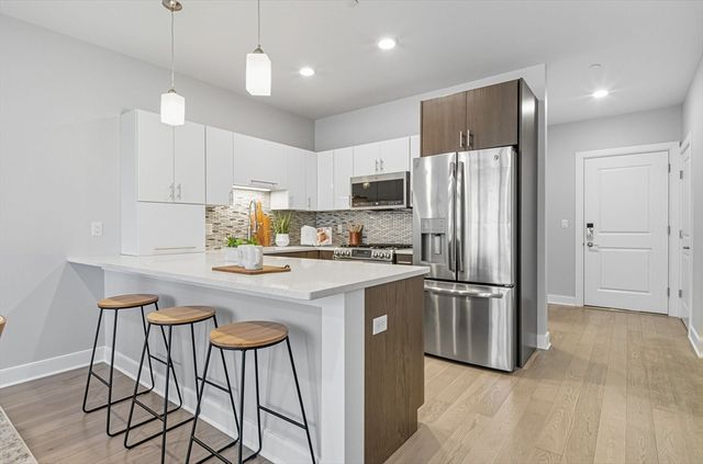 18 Cliveden St 201, Quincy, MA 02169