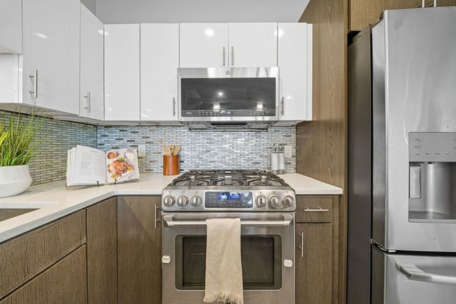 18 Cliveden St 201, Quincy, MA 02169