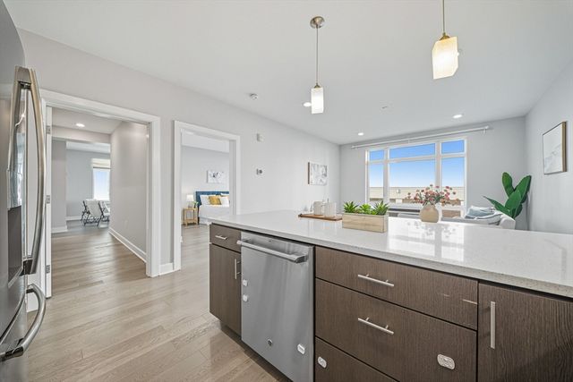 18 Cliveden St 201, Quincy, MA 02169