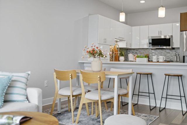 18 Cliveden St 201, Quincy, MA 02169