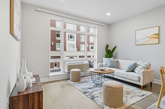 18 Cliveden St 201, Quincy, MA 02169