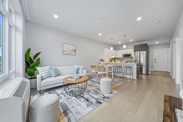 18 Cliveden St 201, Quincy, MA 02169