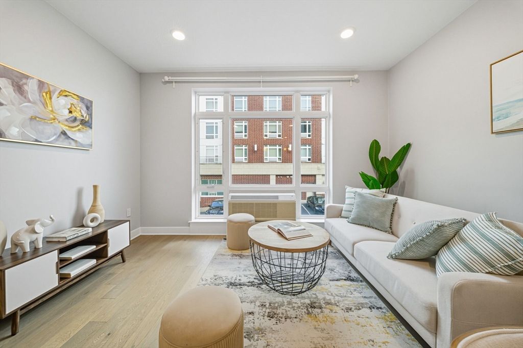 18 Cliveden St 201, Quincy, MA 02169