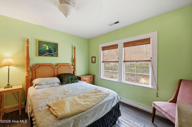 2072 Boones Neck Road SW, Supply, NC 28462