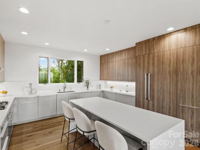 98 Running Ridge Road, Asheville, NC 28804