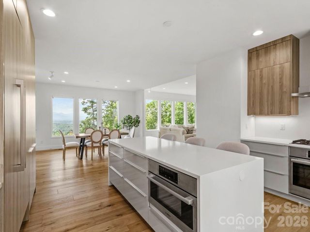 98 Running Ridge Road, Asheville, NC 28804