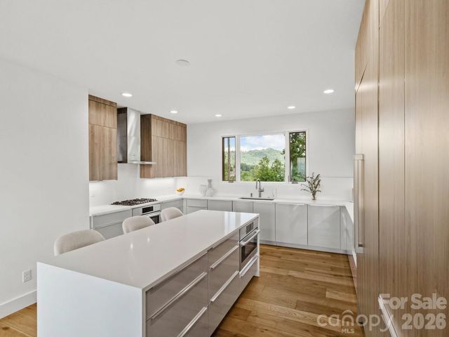 98 Running Ridge Road, Asheville, NC 28804