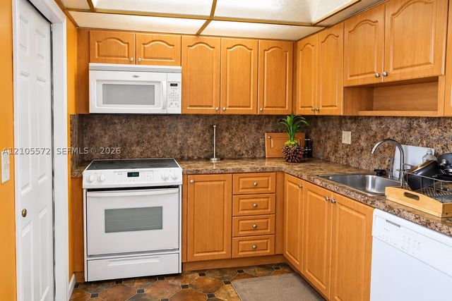 4191 NW 41st St 217, Lauderdale Lakes, FL 33319