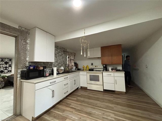 8326 Breeze DR, North Fort Myers, FL 33917