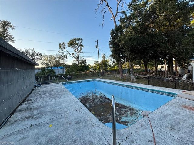 8326 Breeze DR, North Fort Myers, FL 33917