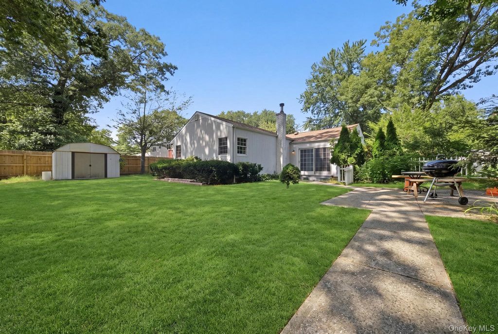 8 Dee, Huntington Station, NY 11746 — photo 2