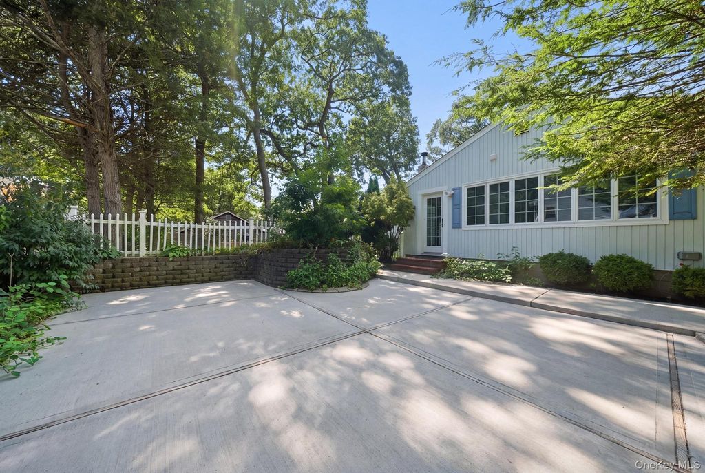 8 Dee, Huntington Station, NY 11746 — photo 4