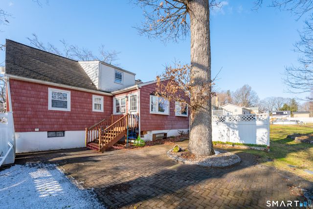 20 Oak Ridge Gate, Danbury, CT 06810