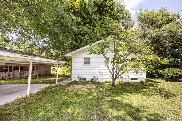 100 N 79th Street, Belleville, IL 62223