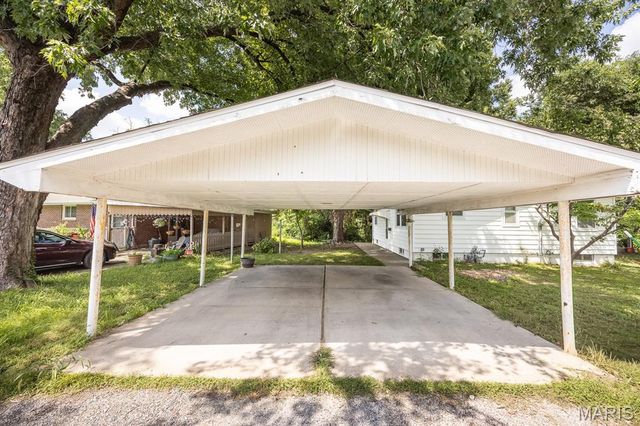 100 N 79th Street, Belleville, IL 62223