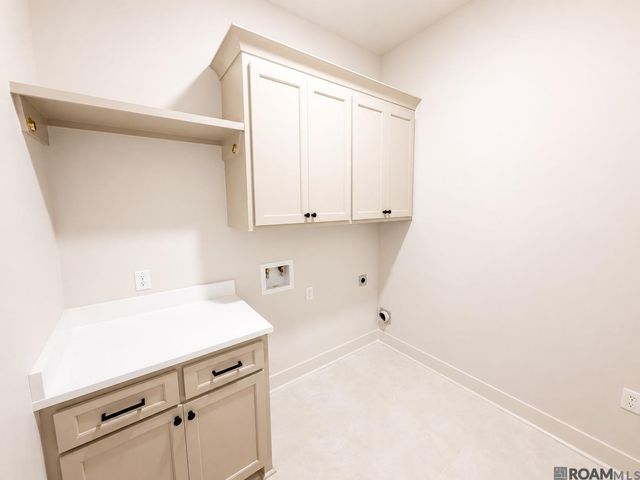 5718 Landmor Dr, Greenwell Springs, LA 70739