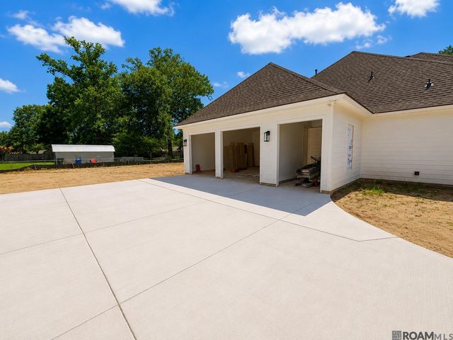 5718 Landmor Dr, Greenwell Springs, LA 70739