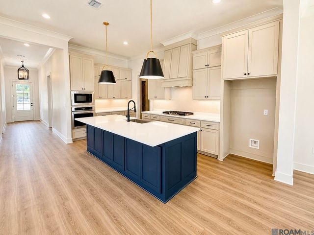5718 Landmor Dr, Greenwell Springs, LA 70739