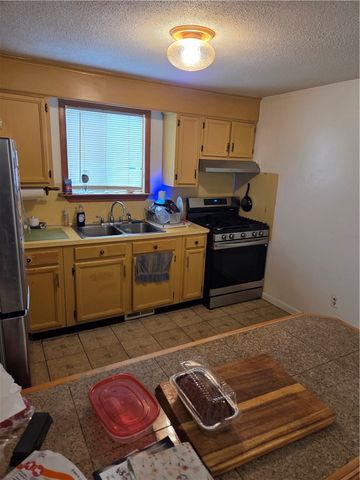 32 Longfellow Drive, Coventry, RI 02816