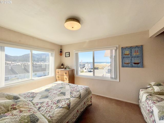 40 Avenue U 63, Seaside, OR 97138