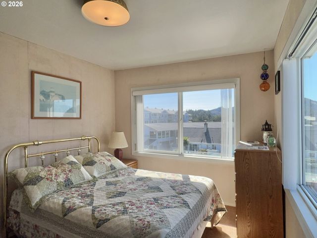 40 Avenue U 63, Seaside, OR 97138