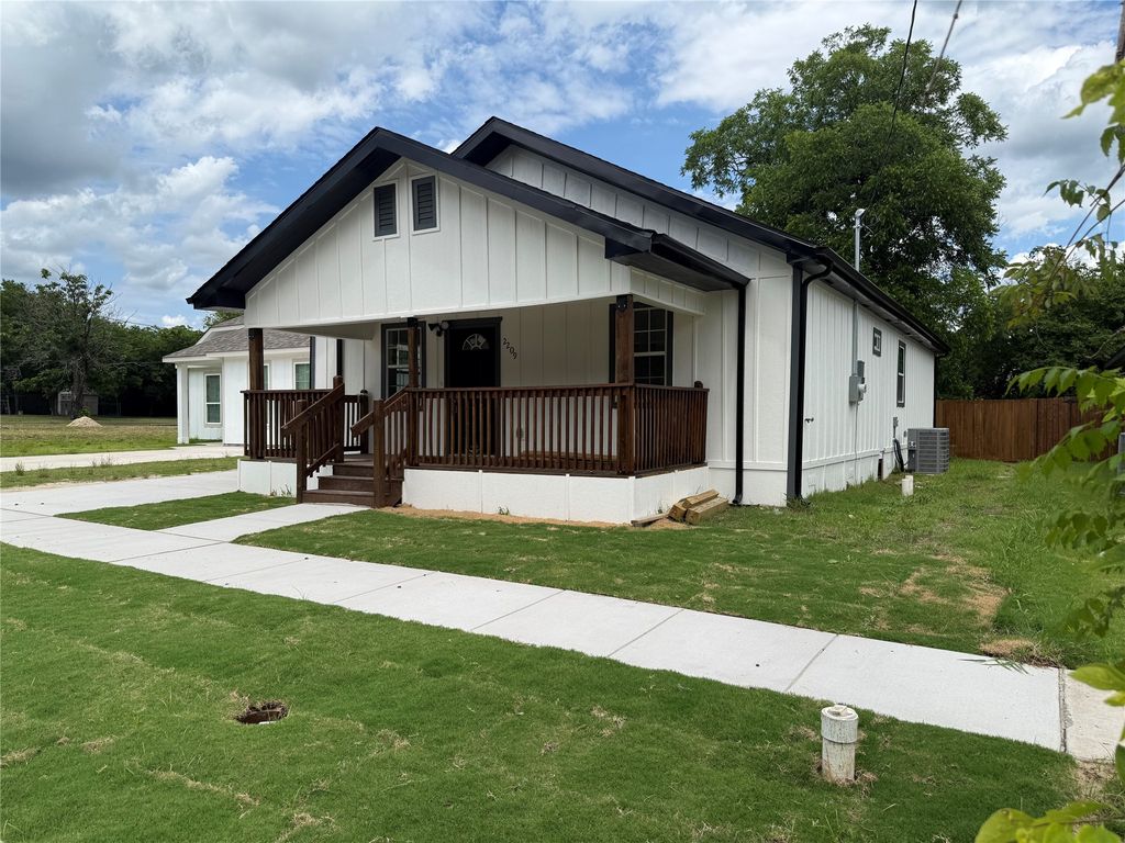 2209 Wellington Street, Greenville, TX 75401