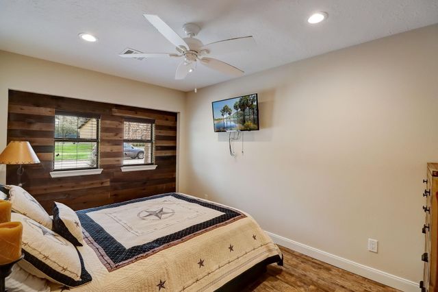 3227 Poe Drive, Montgomery, TX 77356