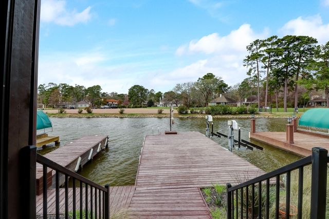 3227 Poe Drive, Montgomery, TX 77356