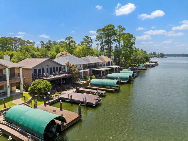 3227 Poe Drive, Montgomery, TX 77356