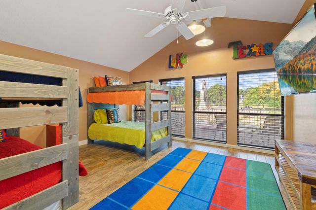 3227 Poe Drive, Montgomery, TX 77356