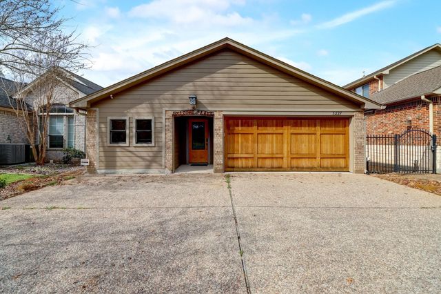 3227 Poe Drive, Montgomery, TX 77356