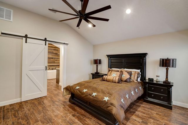 3227 Poe Drive, Montgomery, TX 77356