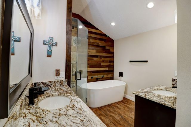 3227 Poe Drive, Montgomery, TX 77356