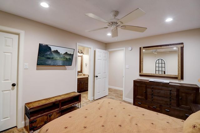 3227 Poe Drive, Montgomery, TX 77356