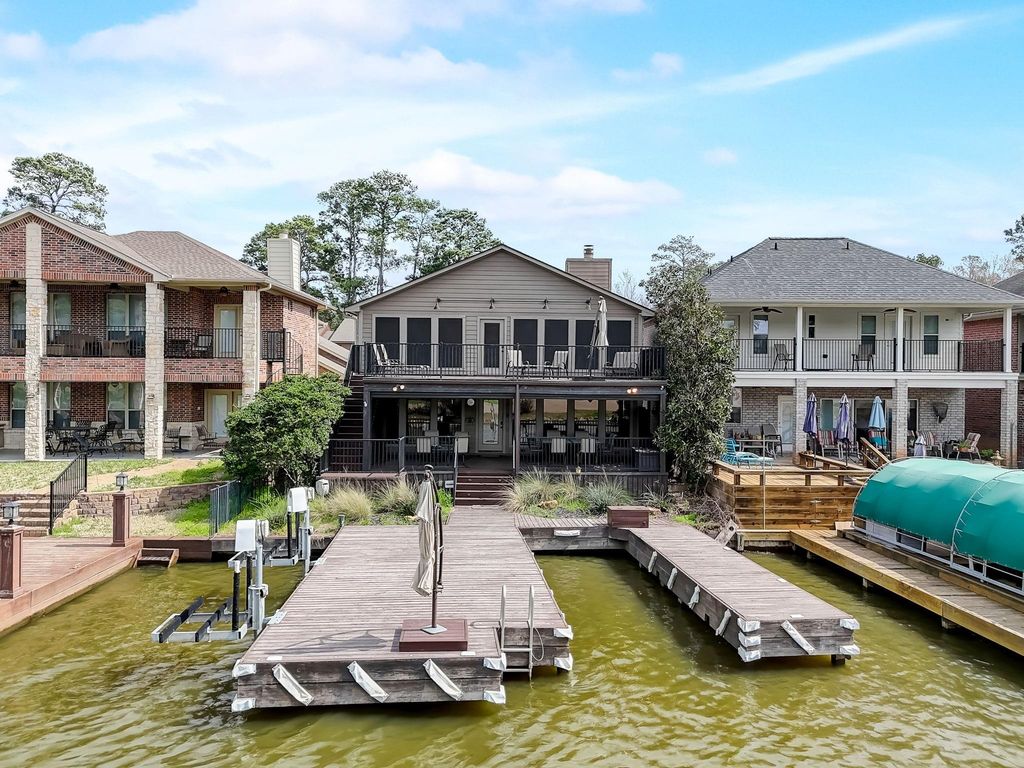 3227 Poe Drive, Montgomery, TX 77356