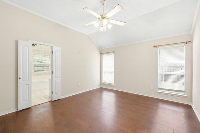 621 Yukon Pass Drive, Hewitt, TX 76643