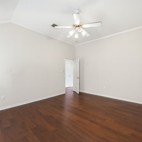 621 Yukon Pass Drive, Hewitt, TX 76643