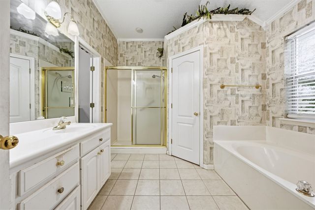 621 Yukon Pass Drive, Hewitt, TX 76643