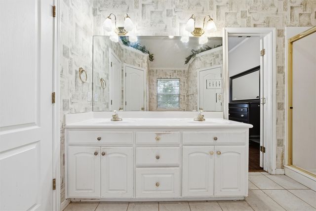 621 Yukon Pass Drive, Hewitt, TX 76643