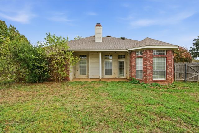 621 Yukon Pass Drive, Hewitt, TX 76643
