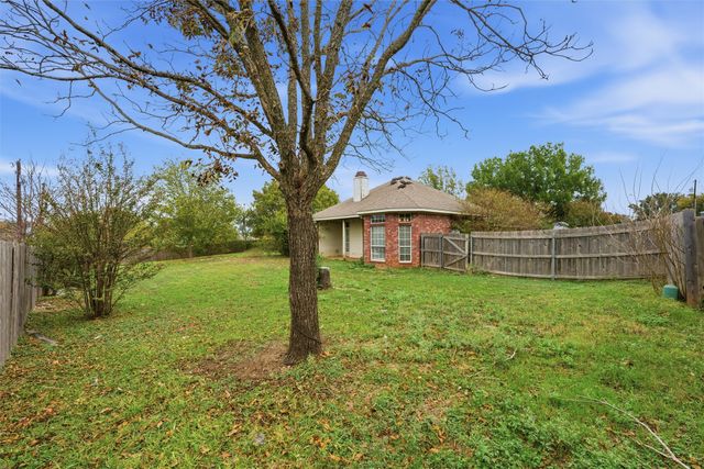 621 Yukon Pass Drive, Hewitt, TX 76643
