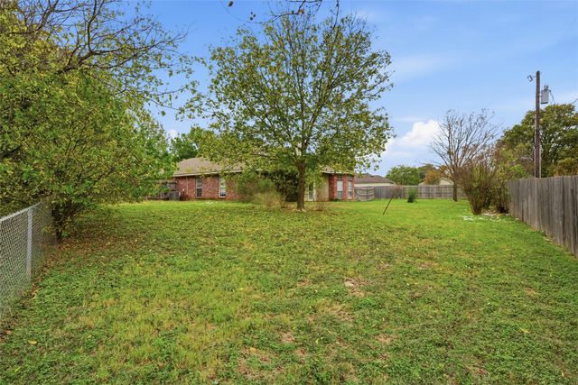 621 Yukon Pass Drive, Hewitt, TX 76643