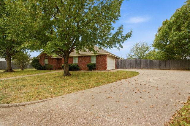 621 Yukon Pass Drive, Hewitt, TX 76643
