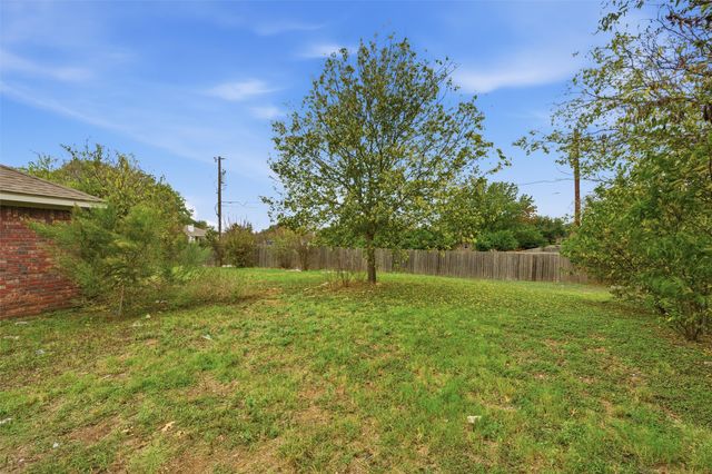 621 Yukon Pass Drive, Hewitt, TX 76643