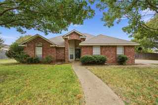 621 Yukon Pass Drive, Hewitt, TX 76643